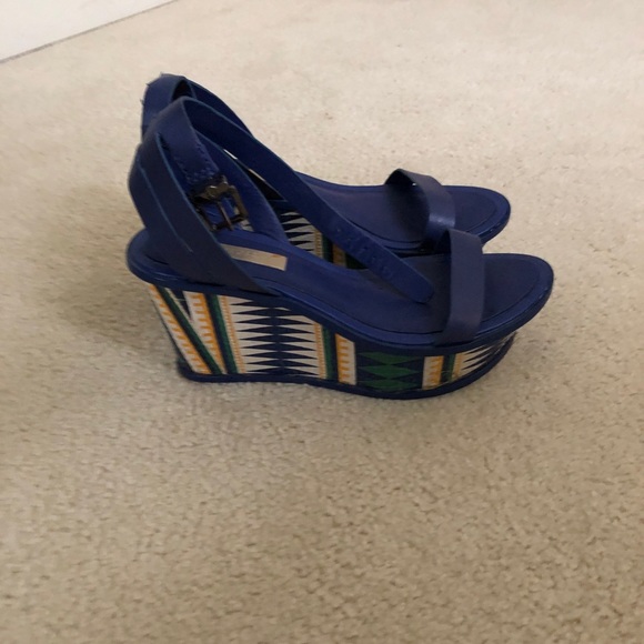 BCBG MaxAzria shoes - Picture 1 of 5